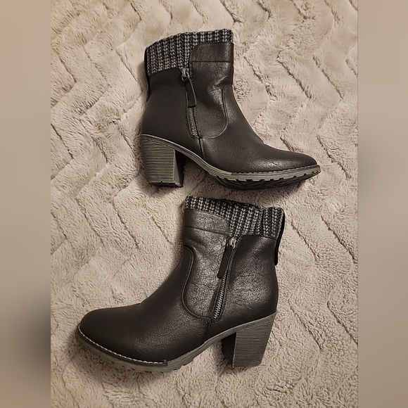 EUC Muk Luks Womens Ankle Boots Size 10 Black Gray Knit Detail - Picture 2 of 10